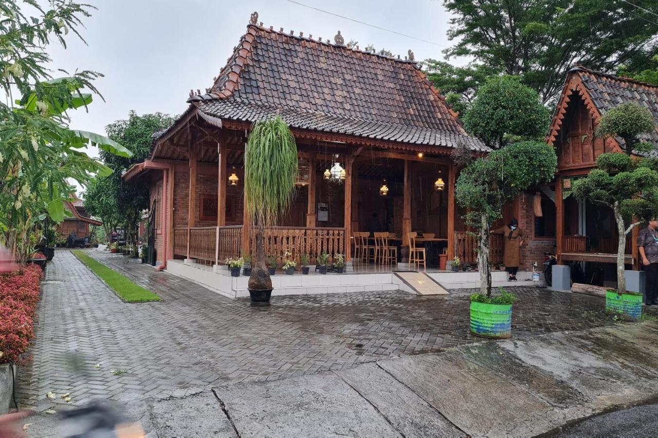 Super Oyo Collection O 90265 Cempoko Mulyo Homestay Syariah Tugu エクステリア 写真