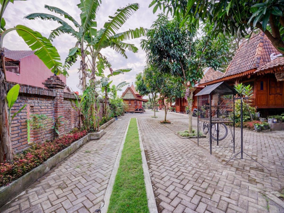 Super Oyo Collection O 90265 Cempoko Mulyo Homestay Syariah Tugu エクステリア 写真